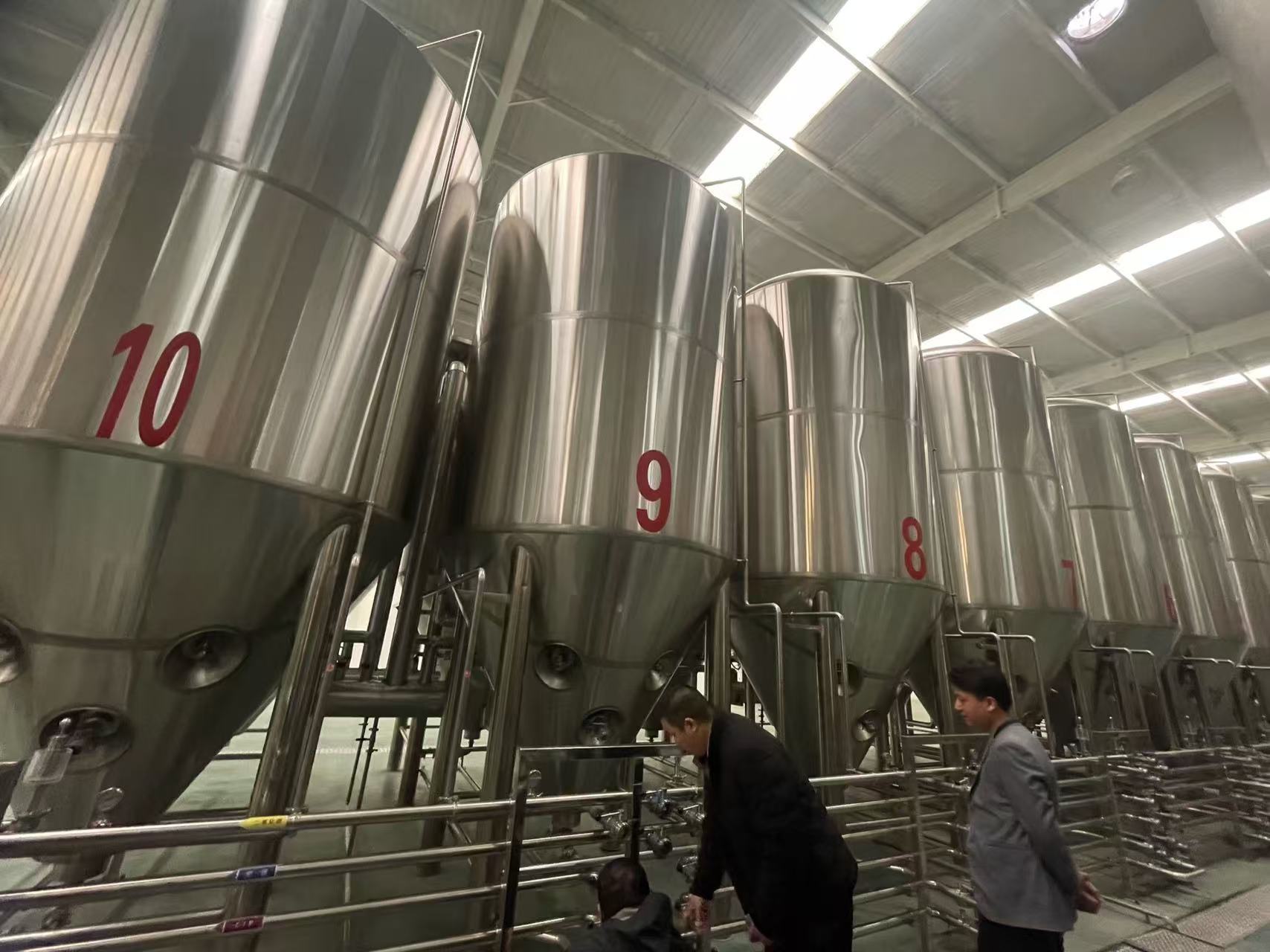 吉利精酿啤酒设备厂—平面布置、设备设计、制造、调试、培训等一条龙服务